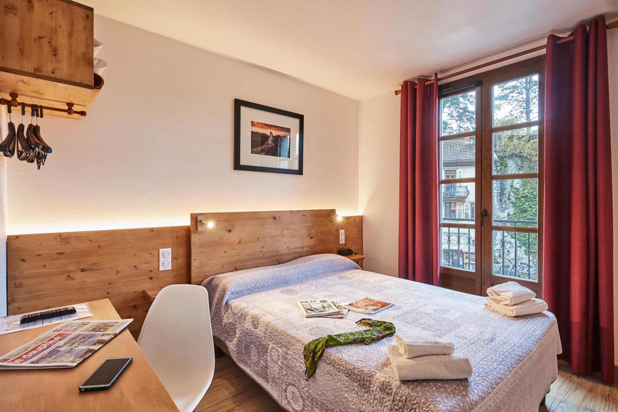 Cit'Hotel Le National Cluses Bagian luar foto