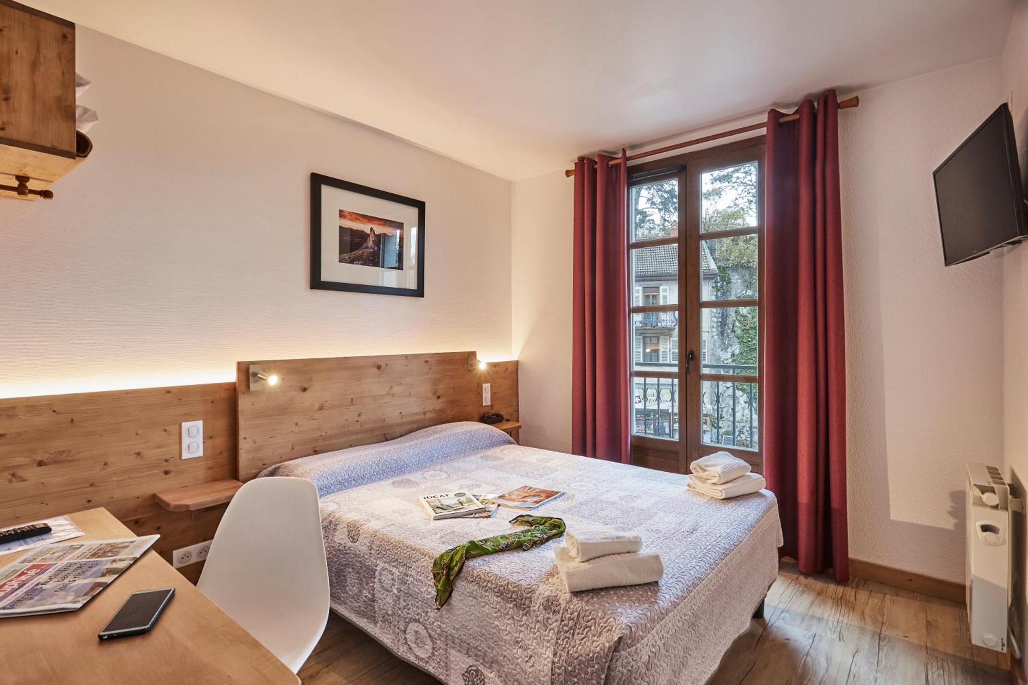 Cit'Hotel Le National Cluses Bagian luar foto