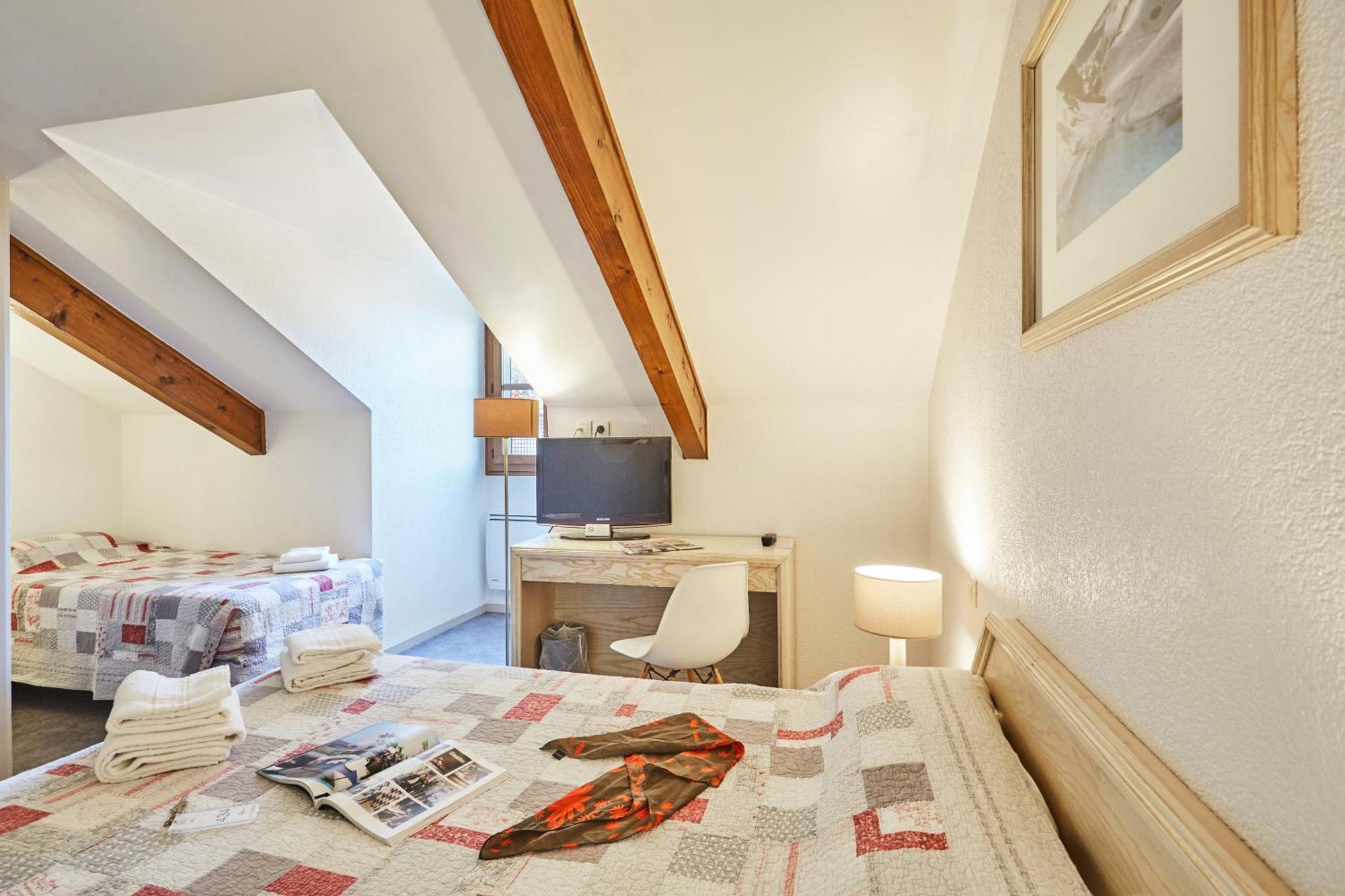 Cit'Hotel Le National Cluses Bagian luar foto